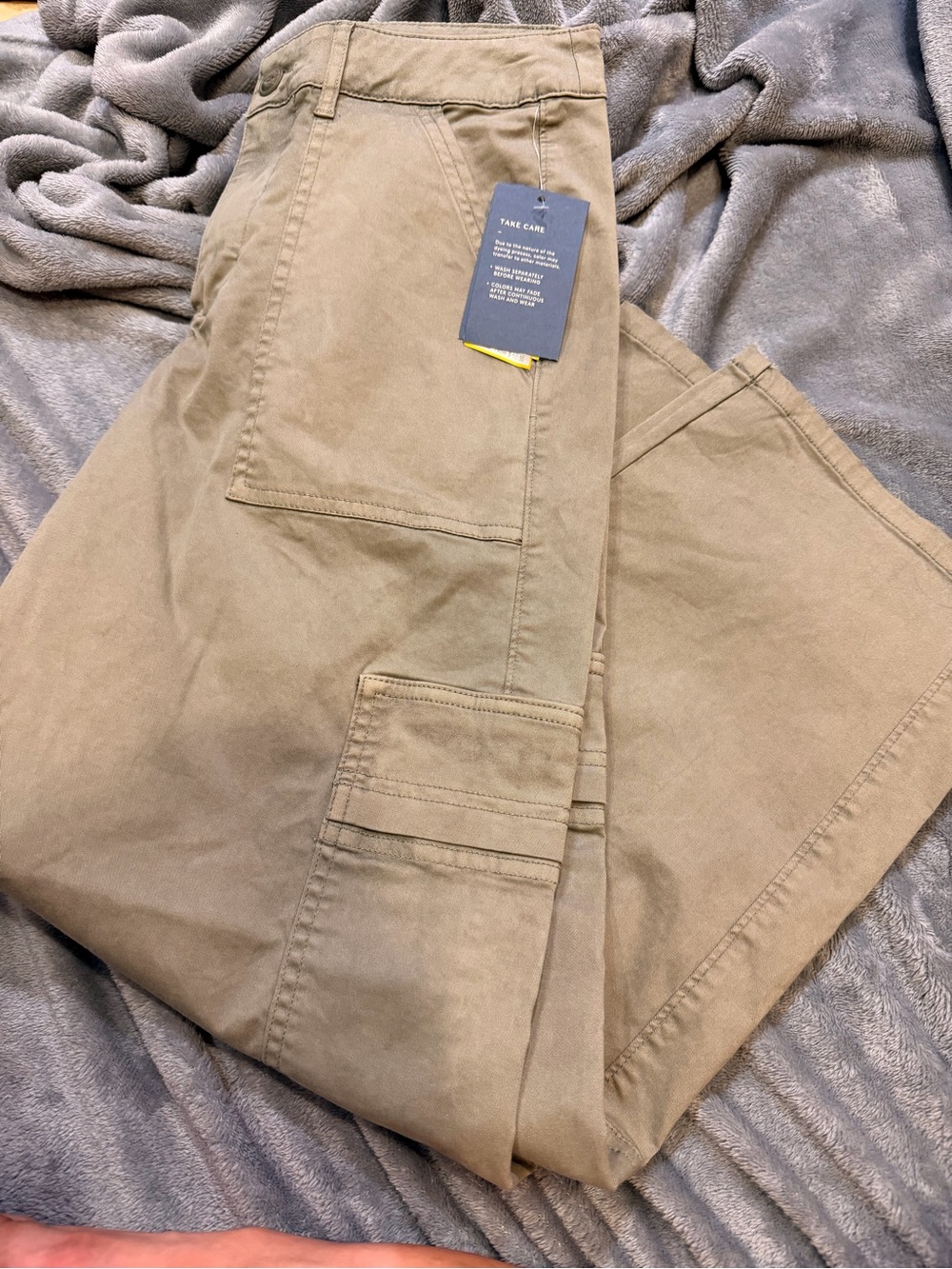 Universal thread light olive cargo pant sz 2 nwt